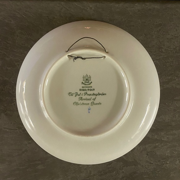 Bing & Grondahl B G Christmas Collector Plate – Arrival of Christmas Guests - Picture 2 of 2